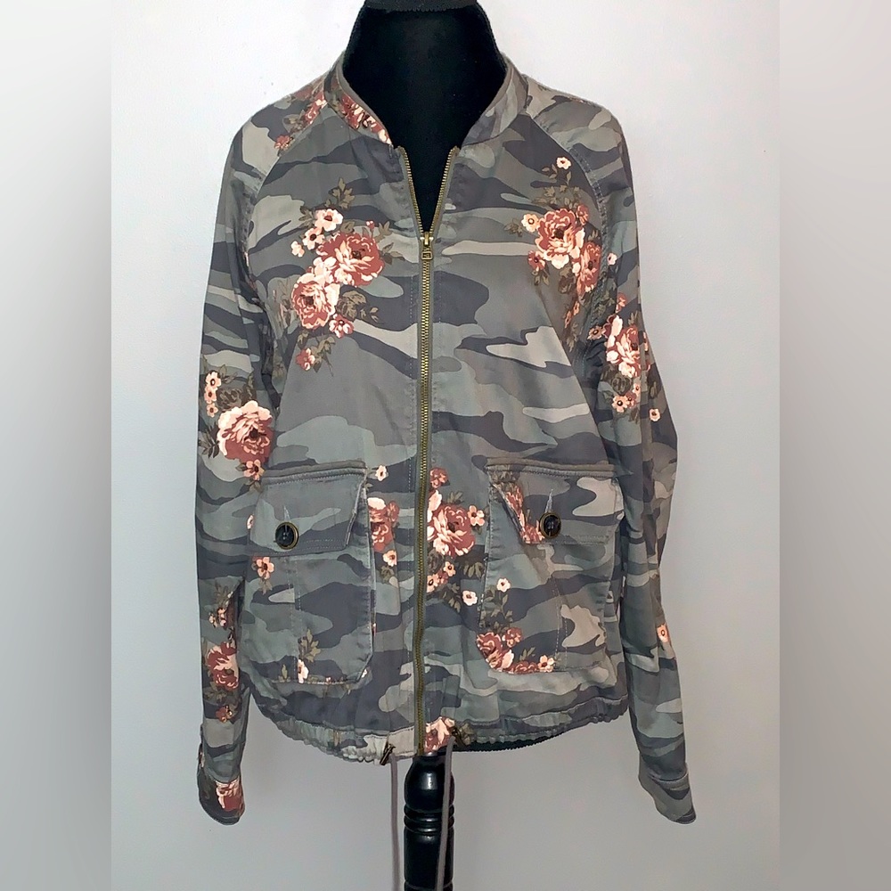 Democracy Bomber Jacket XL Gray Camo Floral
